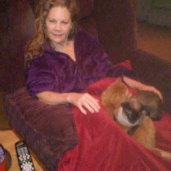 Meet your Posher, Cynthia - Picture 3 of 4